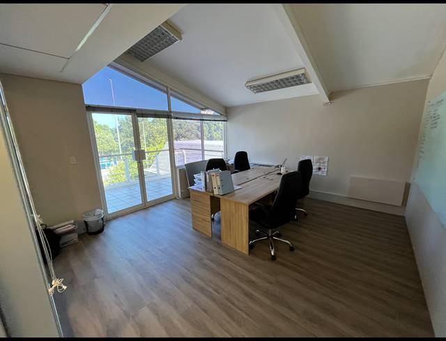 278M² OFFICE TO LET IN MOUILLE POINT